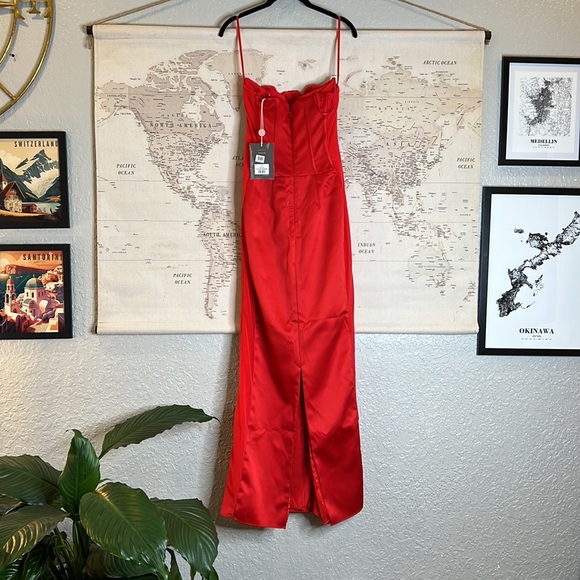 House of CB ‘Shani’ Red Satin Corset Maxi Dress NWT - Picture 9 of 13